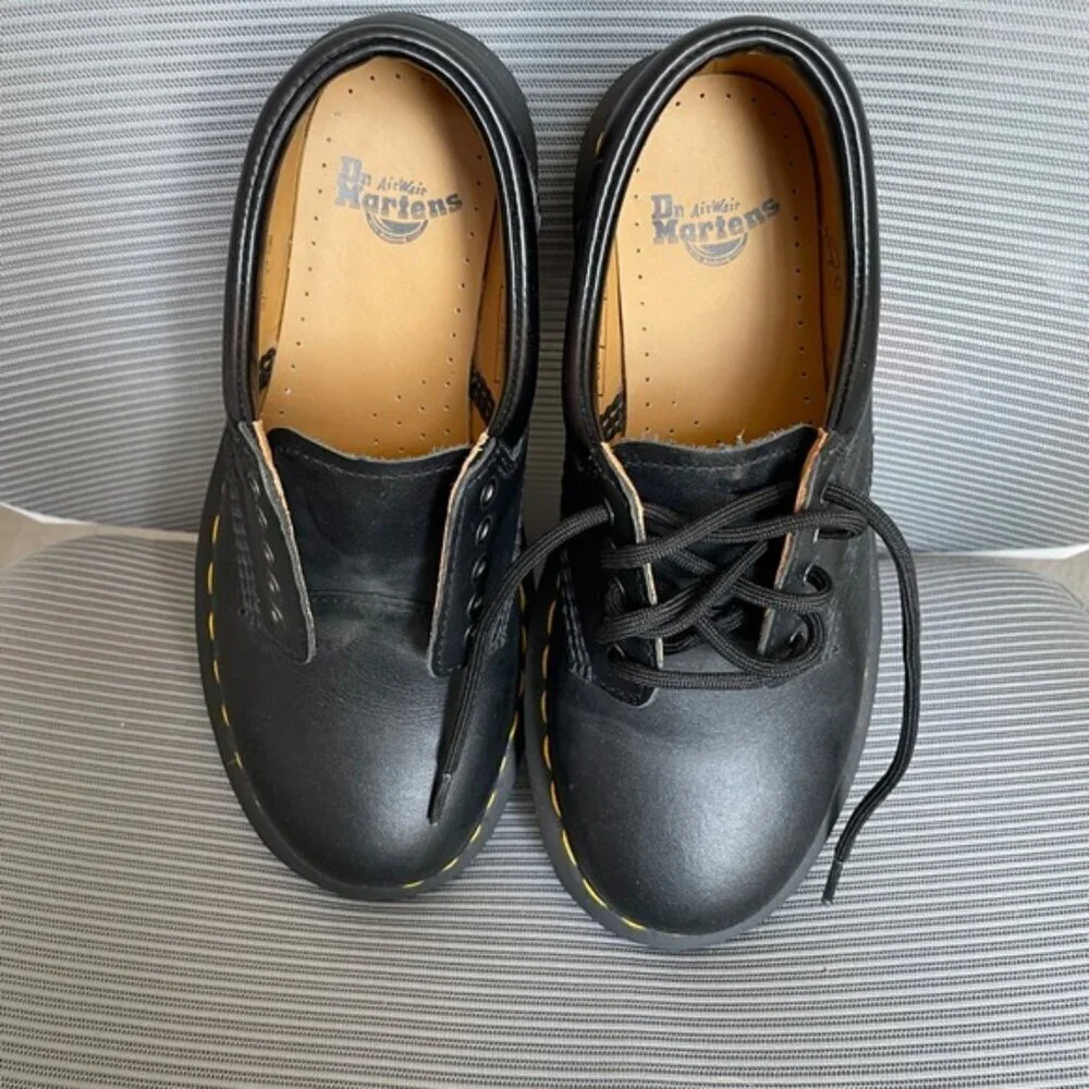NWOT Dr. Marten Nappa Leather 5 hole Casual Shoes - Size 4